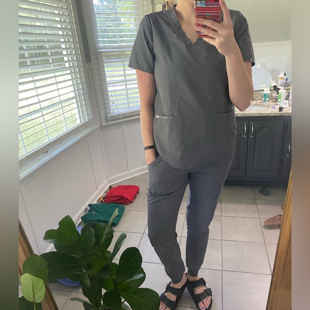 Figs Gray Scrubs - Picture 4 of 4